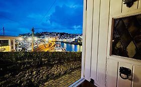 Mariners Cottage - As Close As It Gets To The Sea!